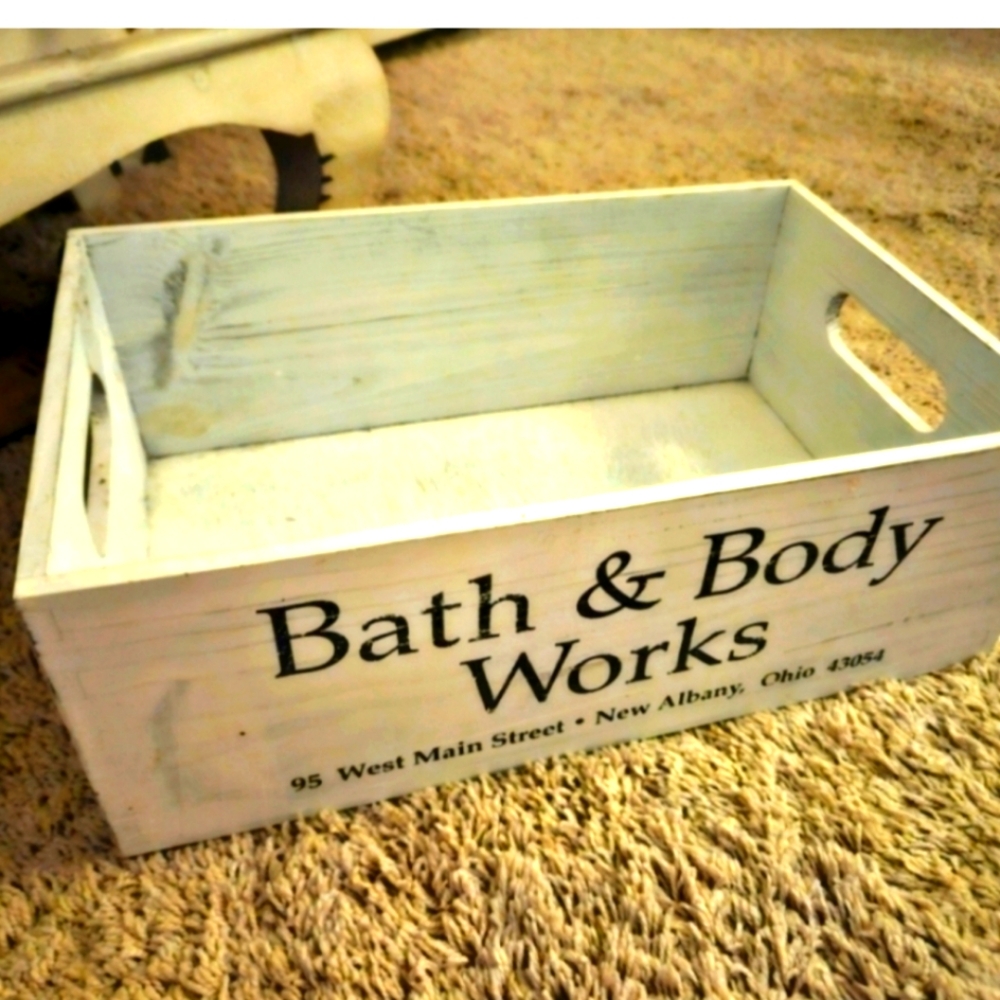 Bath and body works wooden crate in excellent condition
